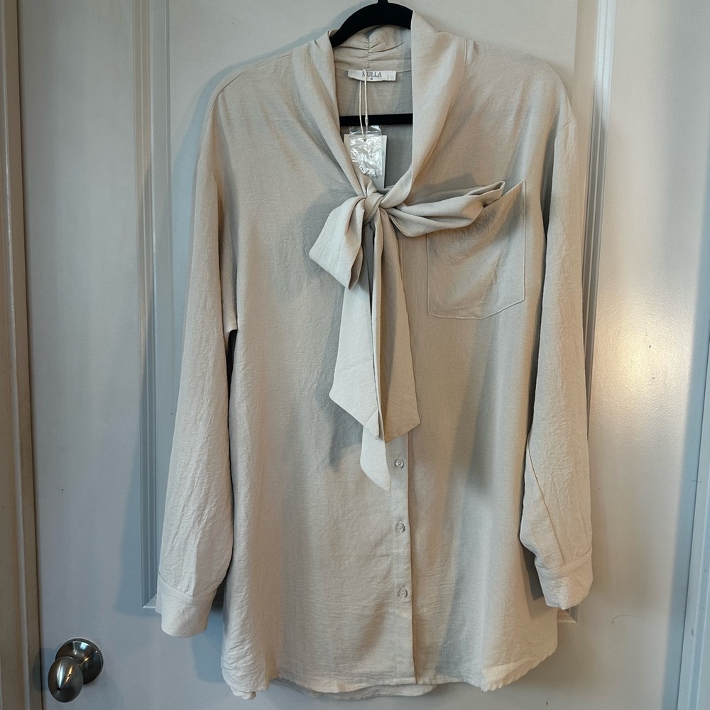 NEW MULLA Tan/Cream Ling Line Bow Button Up Shirt, Size Medium
